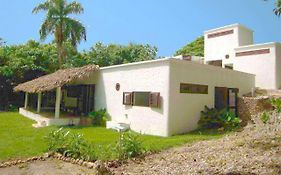 La Cueva Eco-Lodge
